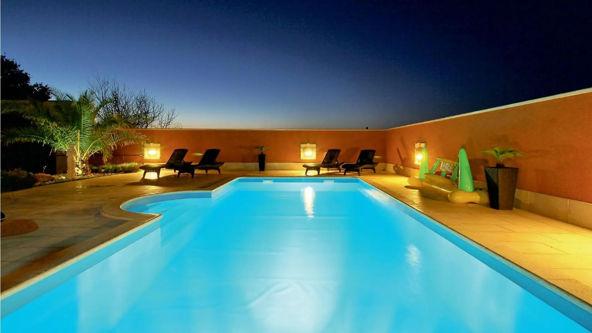 Awesome Apartment In Kosinozici With Wifi 0*,