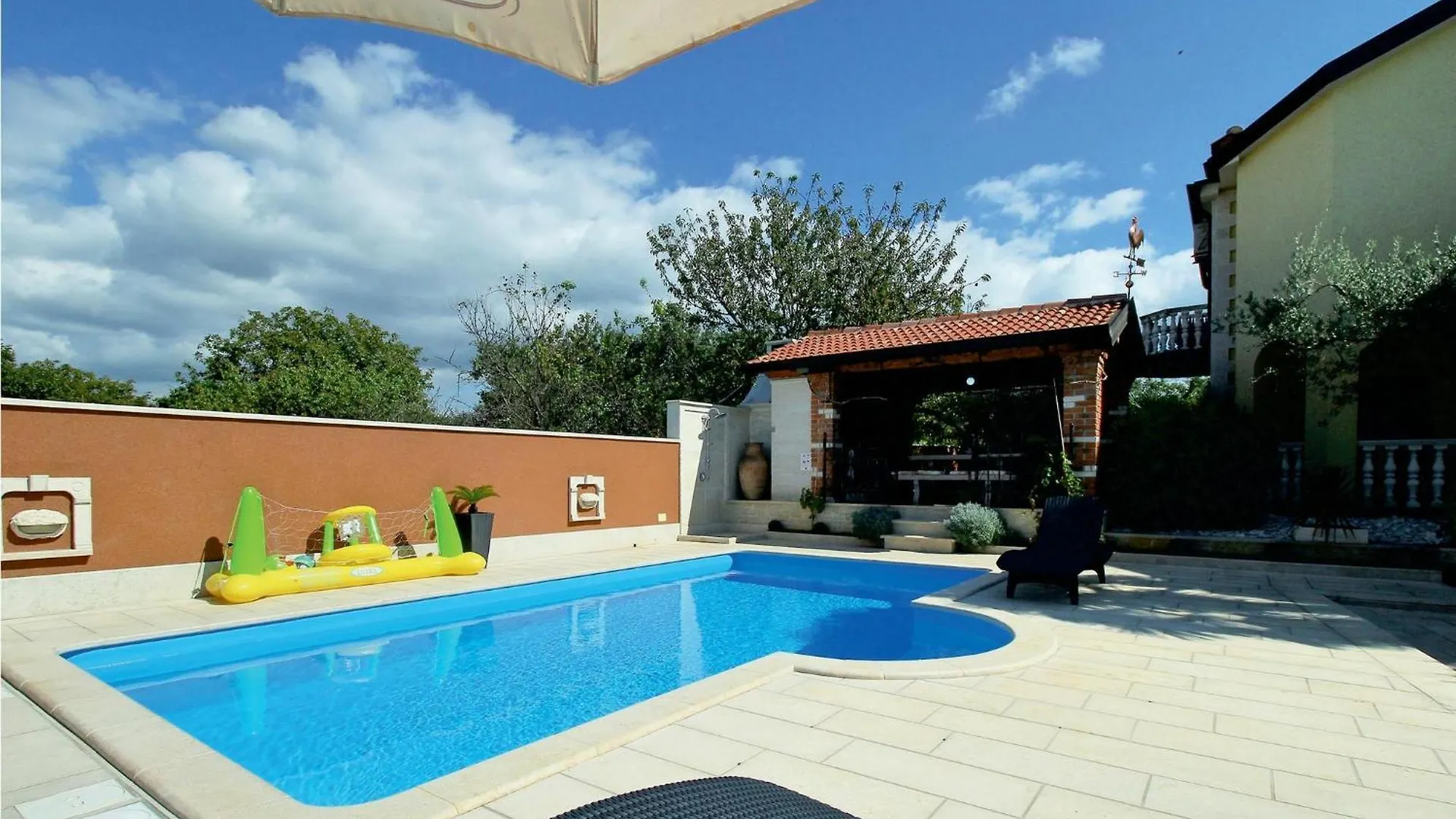 Awesome Apartment In Kosinozici With Wifi